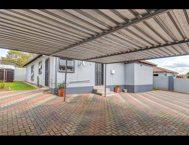 4 BEDROOM FREEHOLD FOR SALE IN COSMO CITY